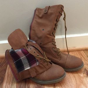Combat boots